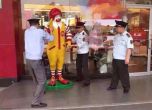 В Китай "арестуваха" клоуна на "Макдоналдс"
