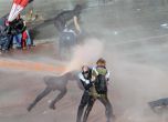 Турската полиция със сълзотворен газ срещу демонстранти пред Меджлиса