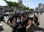 Парад в Пхенян възхвалява Ким Чен Ун, сестра му партиен шеф