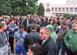 Биячите от Раднево остават в ареста
