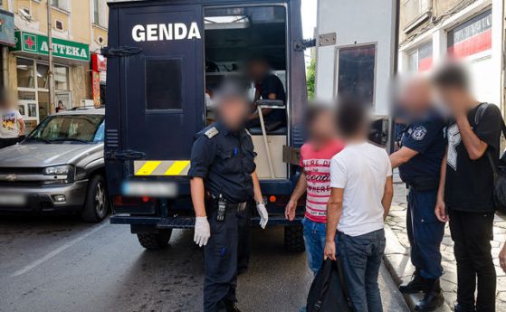 МВР прибра 50 души при хайка за нелегални имигранти в София