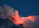 Вулканът Етна започна да изхвърля лава