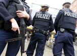 Полицаи в Германия застреляха млад мъж с мачете в ръце