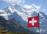 Швейцарците гласуват дали да получават 2270 евро на месец, без да работят