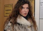 Девствената поетеса заведе дело срещу журналист за обида