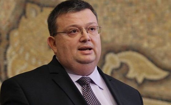 След скандал Цацаров напусна ВСС с тръшкане на врата