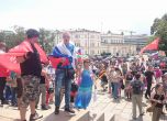 Напрежение: Протест и контрапротест посрещнаха "Нощните вълци" в София (видео и снимки)