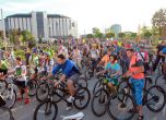 Десетки колоездачи на протест с опит да привлекат вниманието на общината (галерия)