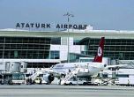 Летище "Ататюрк" заработи, сред блокираните там има българи