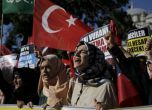 Поддръжници на Ердоган празнуват на "Таксим" неуспеха на метежа