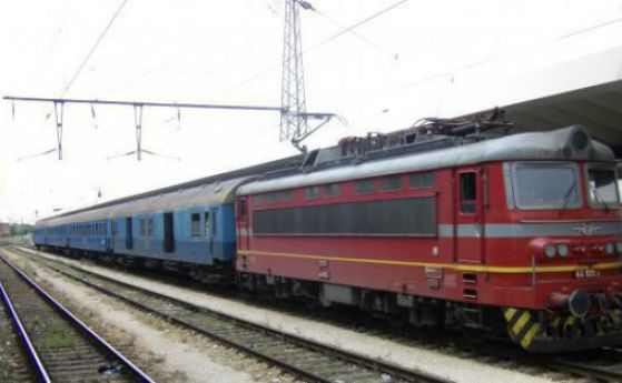 В пика на сезона БДЖ спира влакове заради недостиг на локомотиви
