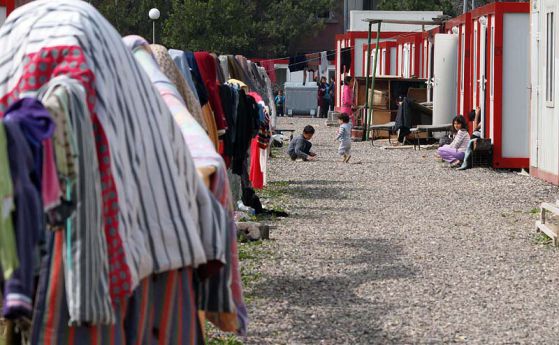 Правителството въвежда по-строг контрол в бежанските центрове