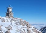 Тънка снежна покривка на връх Мусала