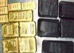 Контрабандисти изхвърлиха 3 килограма злато на летището в Дака