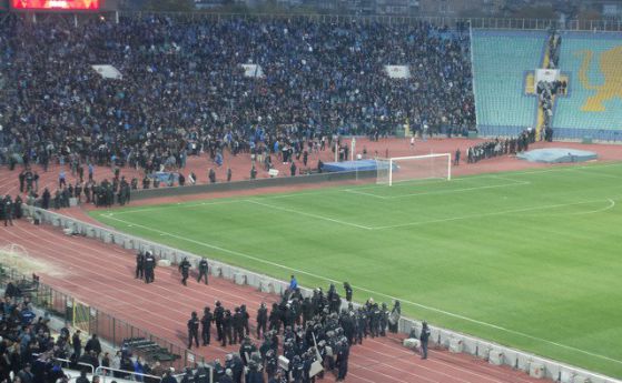 Полицията предотвратила сблъсък между агитките на ЦСКА и 