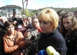 Мая Манолова ще сезира КС за секциите в чужбина