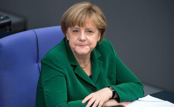 Меркел очаква 100 000 бежанци да се върнат в страните им