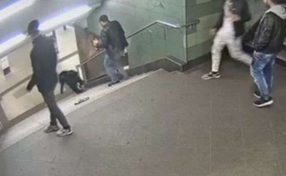 Българин е ритнал жената в берлинското метро