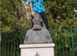 Прокуратурата разследва оскверняването на паметник на митрополит Серафим