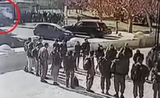 Камери запечатаха атаката с камион в Ерусалим (видео, 16 +)