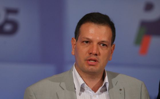 Петър Славов пита по какви критерии Димитър Иванов е получил 