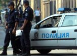 Един полицай е ухапан, а друг - блъснат от такси, докато гонили младежи в София