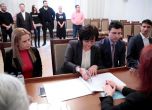 Нинова внесе 6000 подписа за "отличен 6" на изборите