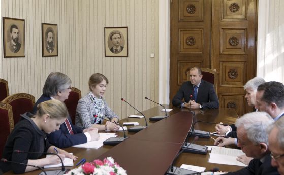 Радев и руския посланик се разбраха за по-активен диалог