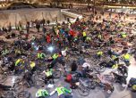 Велосипедисти легнаха пред НДК в памет на Мартин Гачев (снимки)