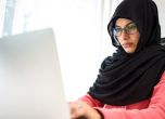 ЕС реши: Работодателите могат да забраняват бурки и хиджаби в офиса