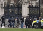 Полицай намушкан до британския парламент, ранени на моста "Уестминстър" (снимки, видео)