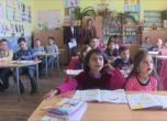 Директорът в село Иваново приюти неприемани сирийчета в училището