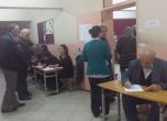 Гневни избиратели нахлуха в секция и спряха за кратко изборния процес в Бурса