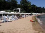 Проверяват рушат ли буните на плажа в Черноморец