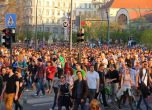 Хиляди излязоха на протест в Унгария срещу закриването на университет на Сорос