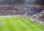 Хаос на стадиона в Лион отложи началото на мач в Лига Европа