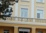 Момиче падна от третия етаж на езиковата гимназия в Шумен