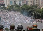 Поне 37 са жертвите на протестите срещу Мадуро