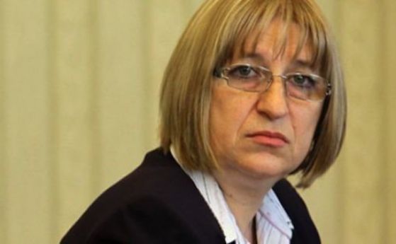 Цачева няма намерение да подава оставка, освен ако Борисов не я иска