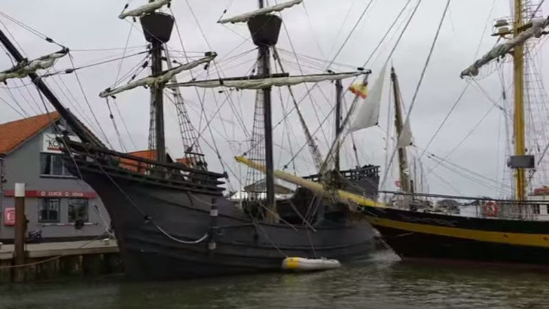На холандското пристанище Оудесхилд български ветроходен кораб се блъсна в