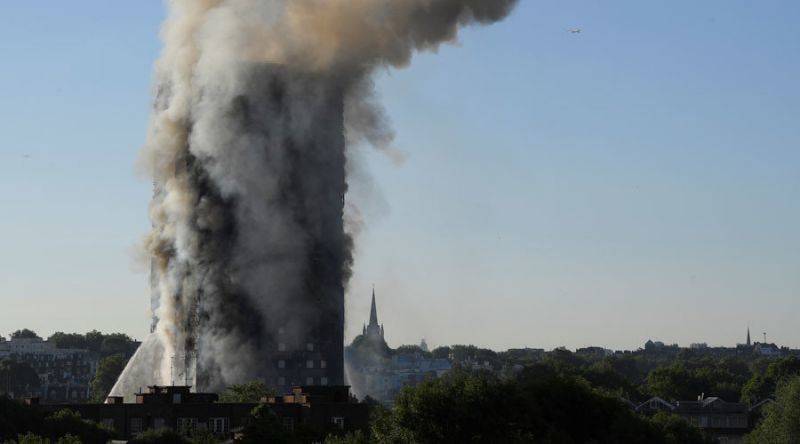Пожарът в лондонския небостъргач Grenfell Tower е възникнал от неизправен