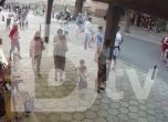 Мъж нападна слепи туристи в Несебър (видео)