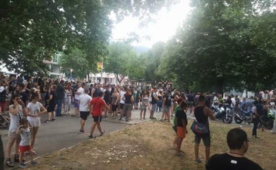 Спонтанен протест се проведе по улиците на Асеновград предаде бТВ  Причината