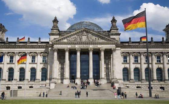 Бундестагът узакони гей браковете в Германия 393 депутати гласуваха за