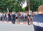 Хиляди на протест в Асеновград в неделя вечерта, Перата нападна оператор на bTV