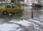 Две кръстовища в София се наводниха