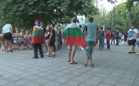 Десетки жители на Асеновград са излезли и днес на протест