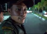 Шериатска полиция пази нравите в Индонезия
