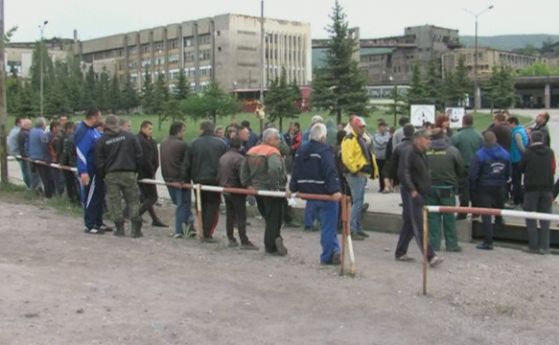 Миньорите от Бобов дол отново излязоха на протест заради дължими