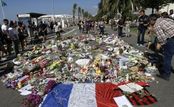 В южния френски град Ница днес почетоха паметта на жертвите